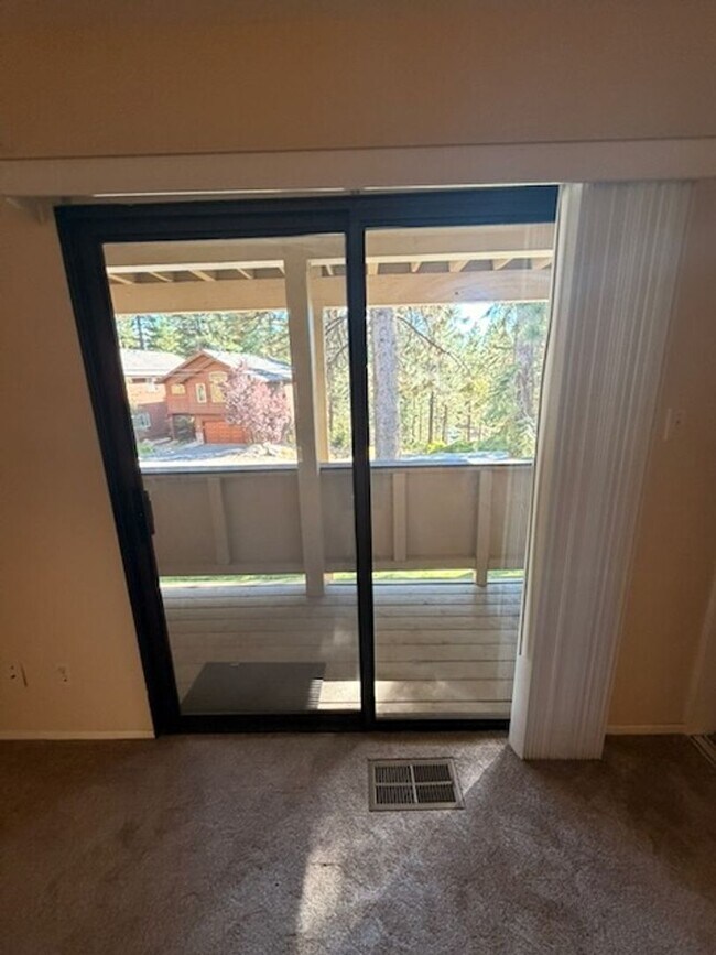 Building Photo - 321 Ski Way