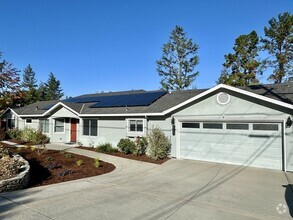 Building Photo - Beautiful Family Home