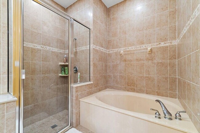 Building Photo - 6024 SE Crooked Oak Ave