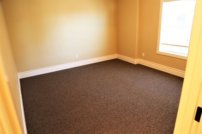 Building Photo - 971Circ