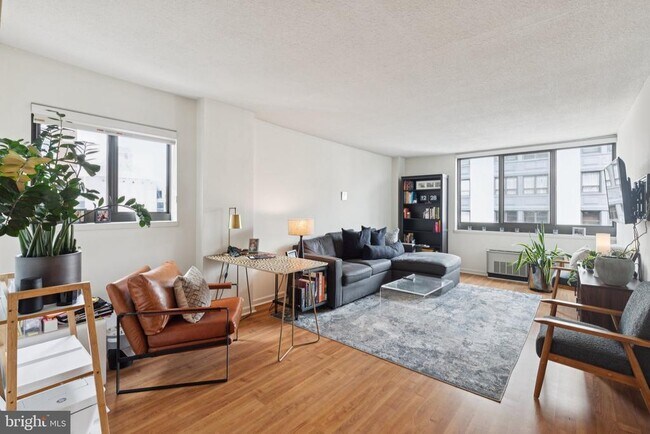 Building Photo - 1420 Locust St