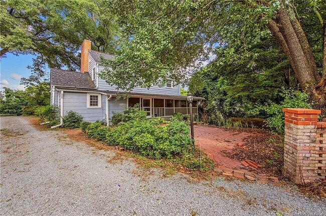 Building Photo - 220 Bradford Ave