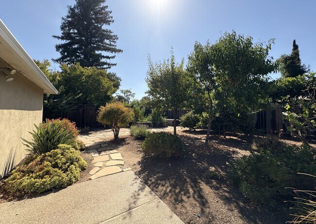 Building Photo - Modern Oasis in the Heart of Los Altos – U...