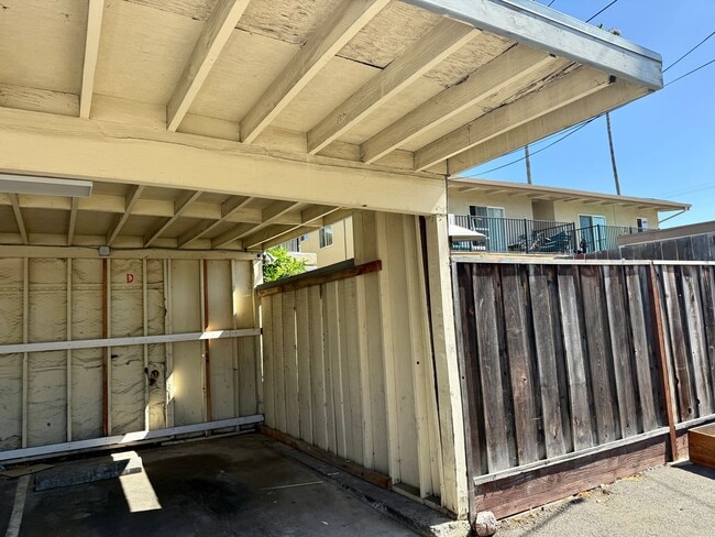 Building Photo - 1805 Bradford Way