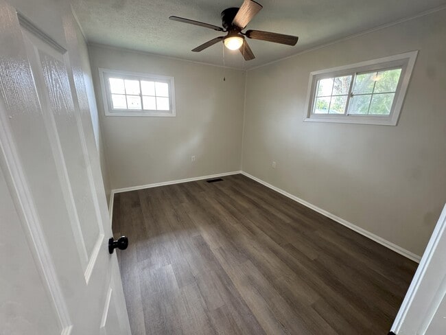 Building Photo - 1708 Syracuse Dr
