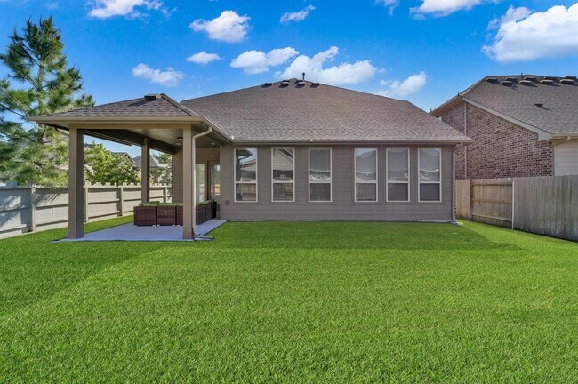 Building Photo - 17052 Easter Lily Dr
