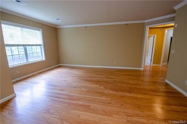 Building Photo - 213 Canter Ct