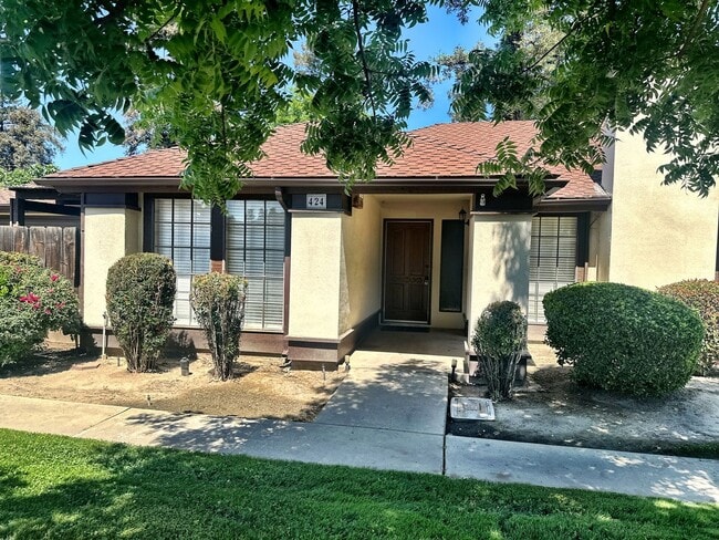 Building Photo - 424 E Prosperity Ave