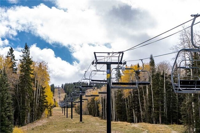 Building Photo - 1000 Marquez Plz