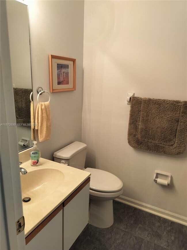 Building Photo - 1002 Keystone Dr