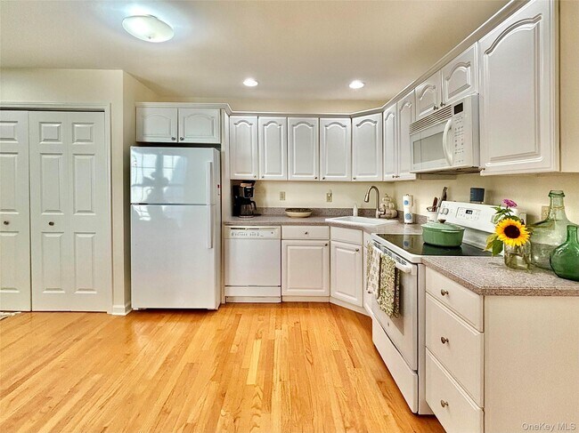 Building Photo - 202 Cinnamon Cir
