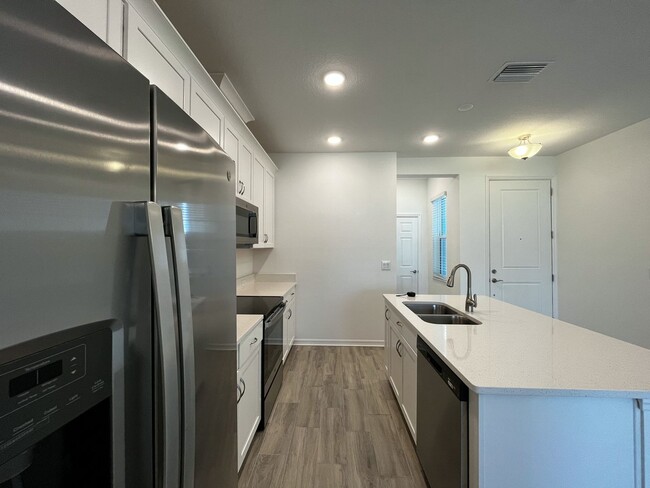 Building Photo - Brand new townhome with garage, excellent ...