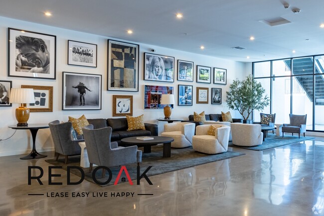 Building Photo - Beautiful One Bedroom Penthouse with Tons ...