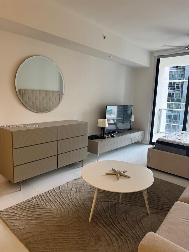 Building Photo - 1010 Brickell Ave
