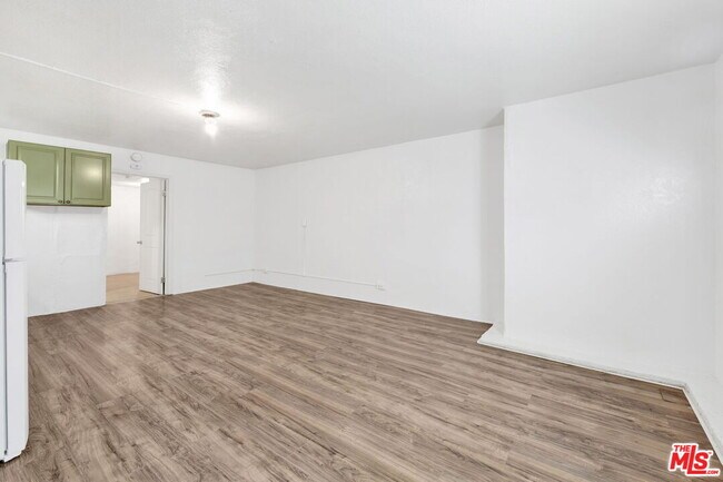 Building Photo - 225 E Garfield Ave