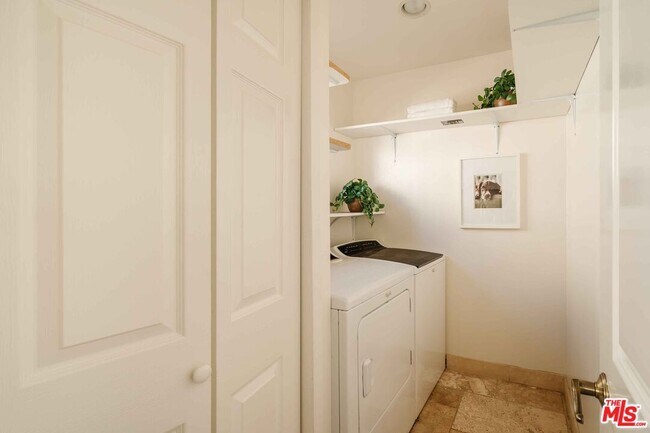 Building Photo - 17158 Palisades Cir
