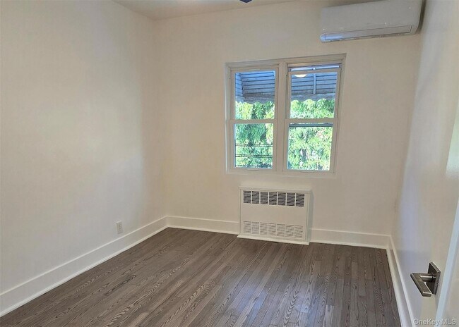 Building Photo - 74-11 85th Dr