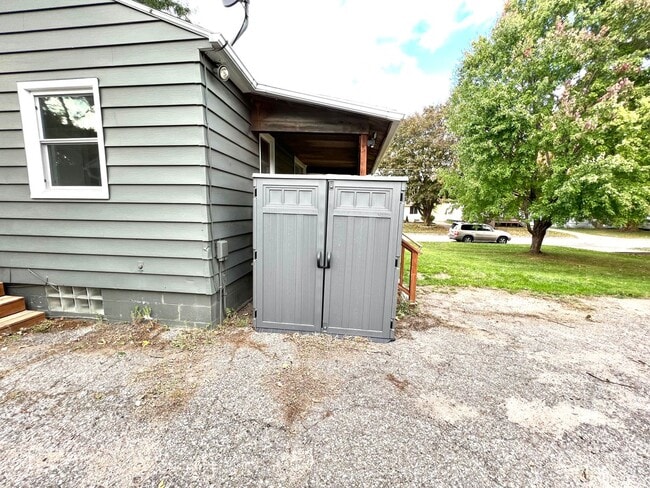 Building Photo - Single-Family Home Minutes from Saint Mary's!