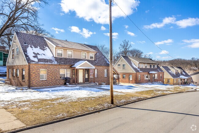 Primary Photo - 712-808 Bancroft St