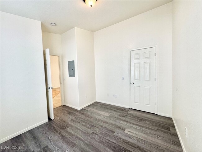 Building Photo - 1070 S Potro Ave