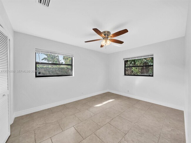 Building Photo - 10251 NW 39th Ct