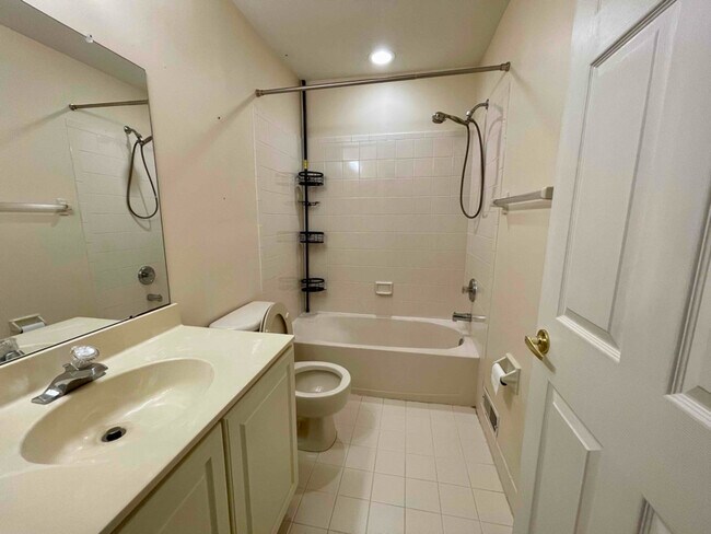 Building Photo - 53 Ross Way