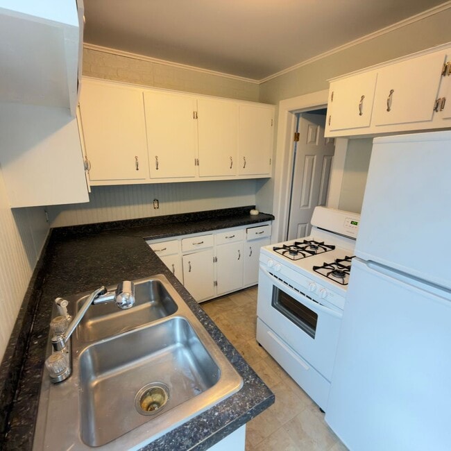 Building Photo - 1555 Broadway Ave NW