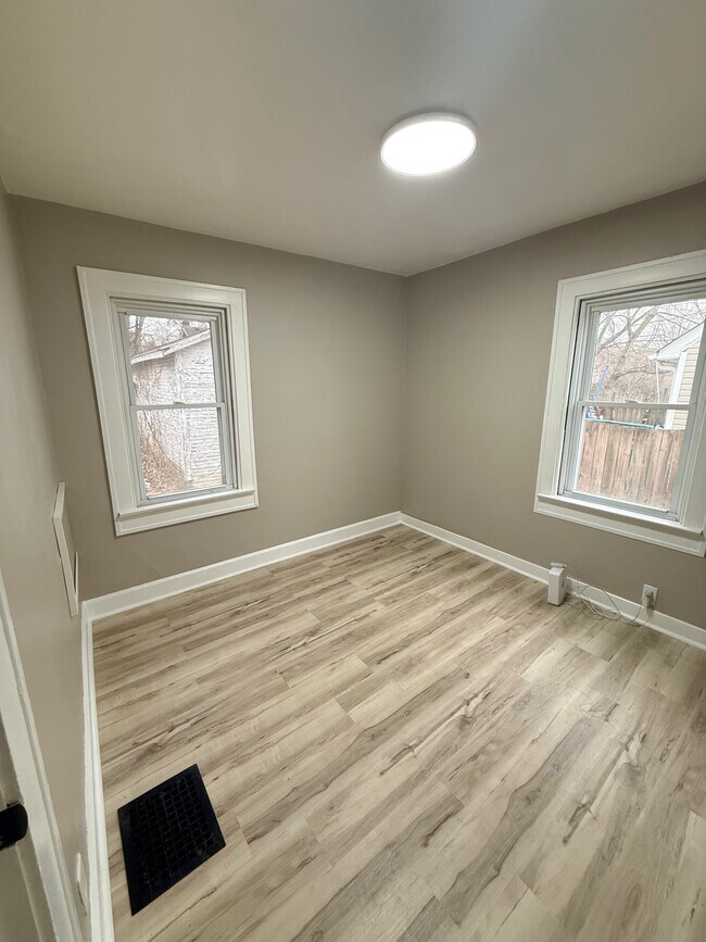 Building Photo - 4931 Orion Ave