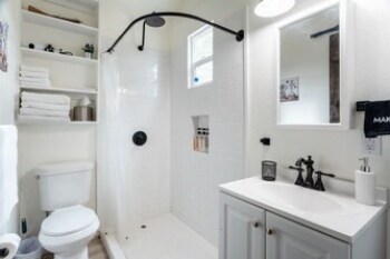 Rain shower head and plenty of storage - 509 High Dr