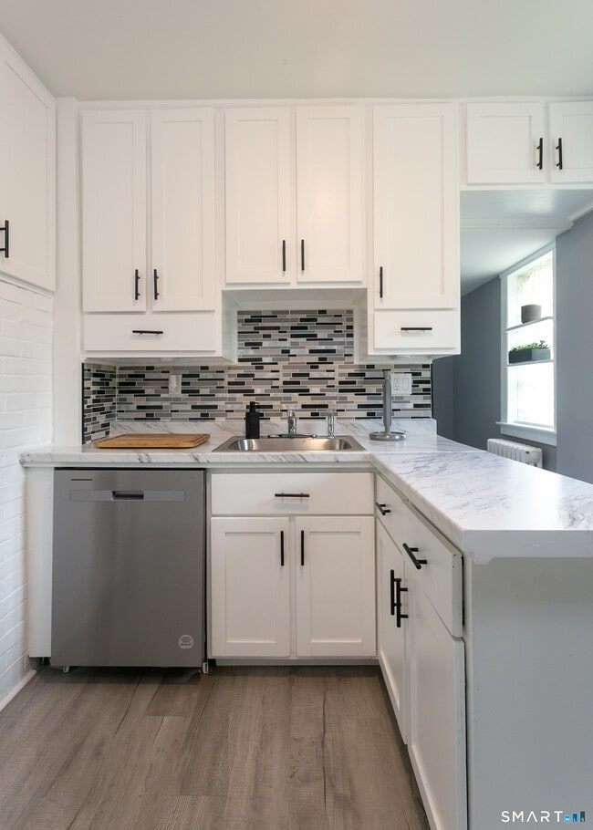 Building Photo - 101 Laurel St