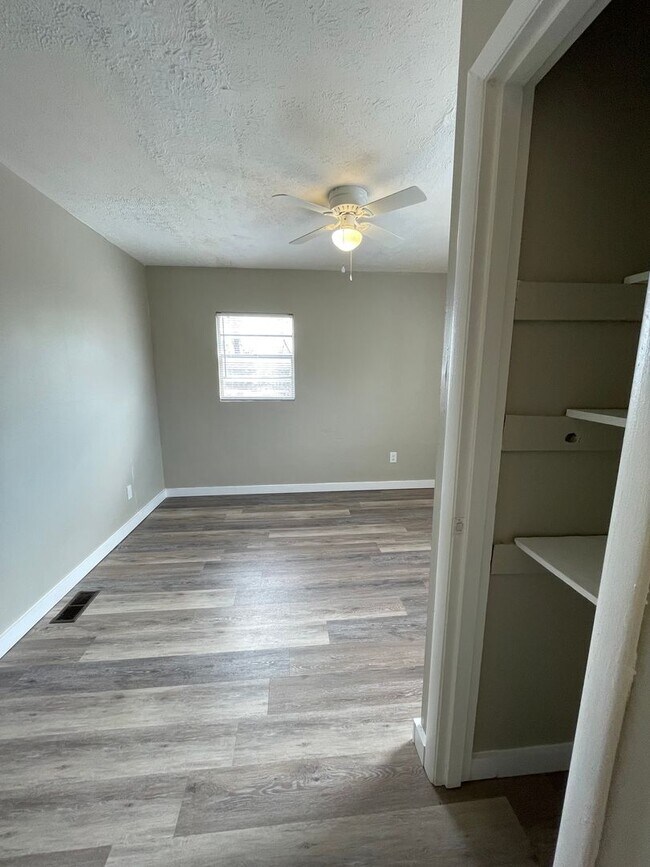 Building Photo - 544 Pemberton St