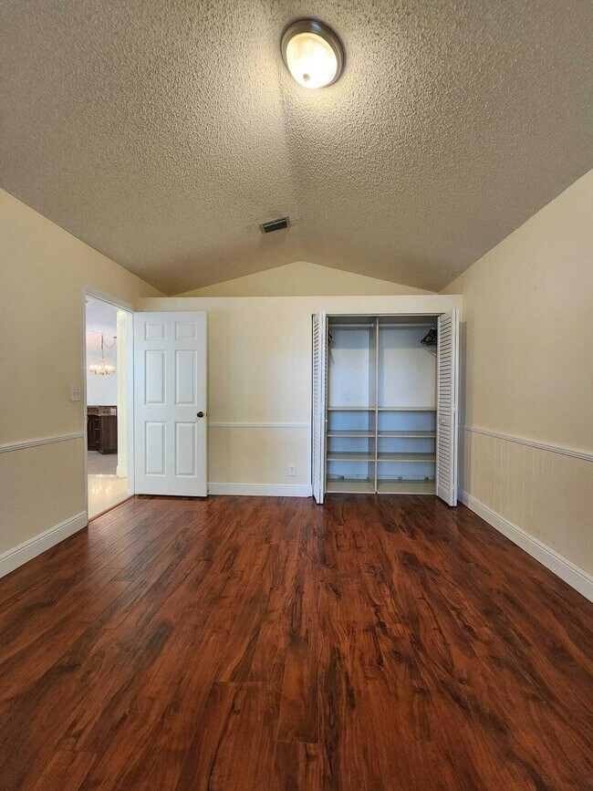 Building Photo - 7705 Forest Green Ln