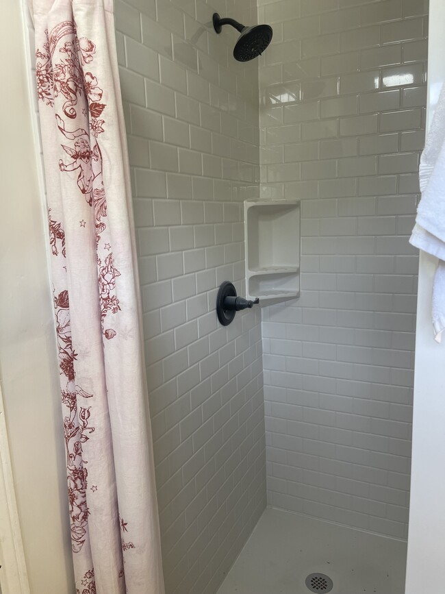 Building Photo - 604 Kees Cir