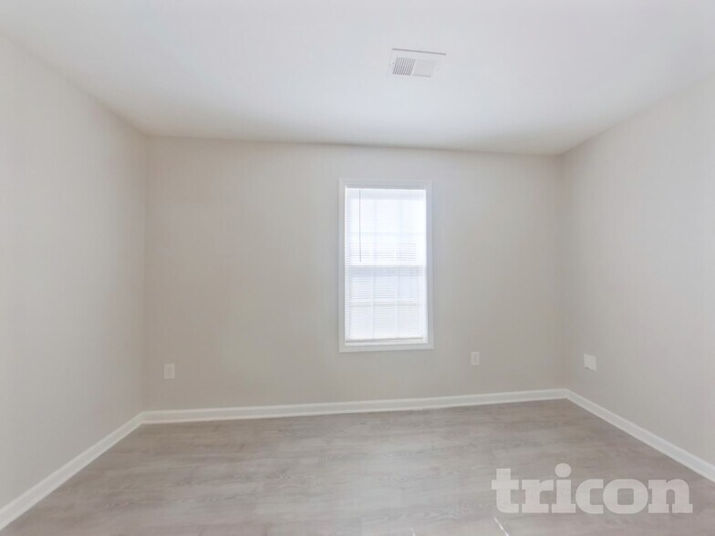 Building Photo - 5806 Shining Oak Ln