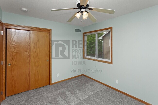 Building Photo - 8912 Highland Oaks Dr