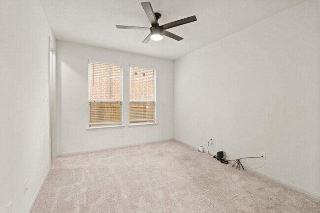 Building Photo - 6018 Bristol Spur Ln