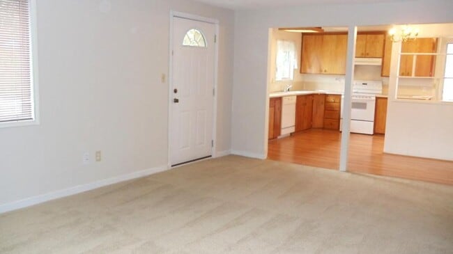 Building Photo - 2 bedroom in Lynnwood WA 98036