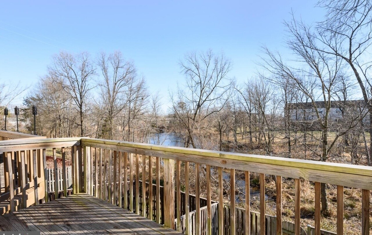 Building Photo - 45461 Bluemont Junction Sq