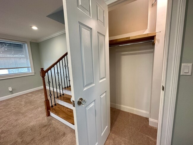 Building Photo - Remodeled beauty in Charolette Park