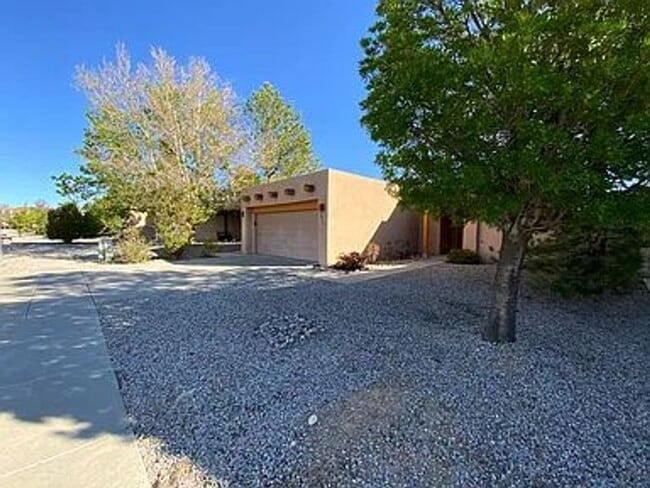Building Photo - Front / Backyard Landscaped!
