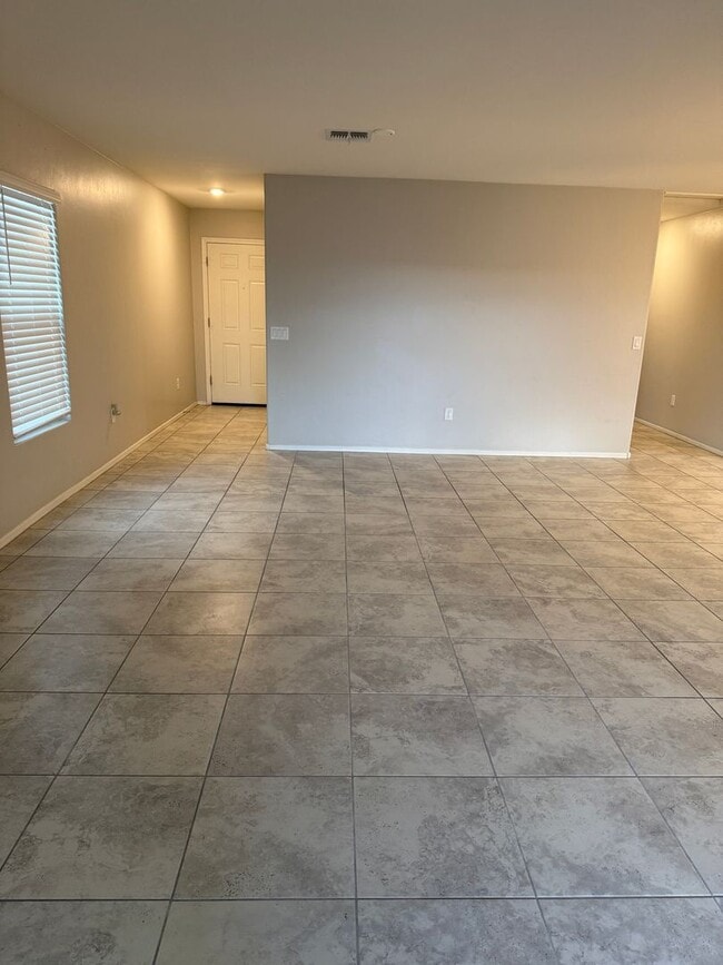 Building Photo - 3 Bed | 2 Bath | 1,456 Sq Ft | 2-Car Garage