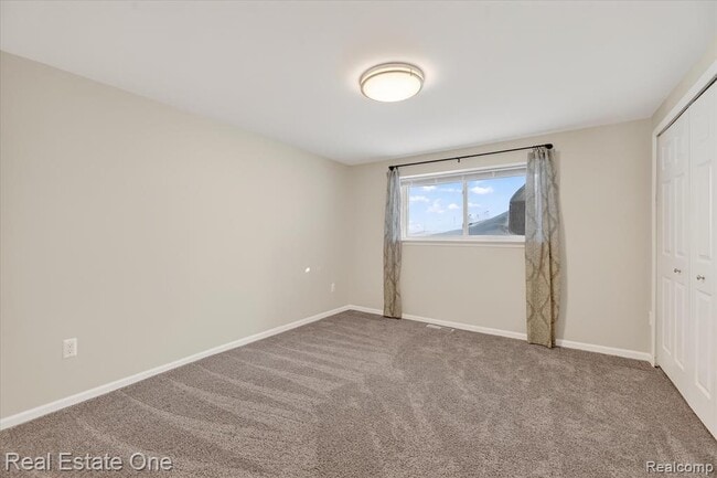 Building Photo - 874 N Main St