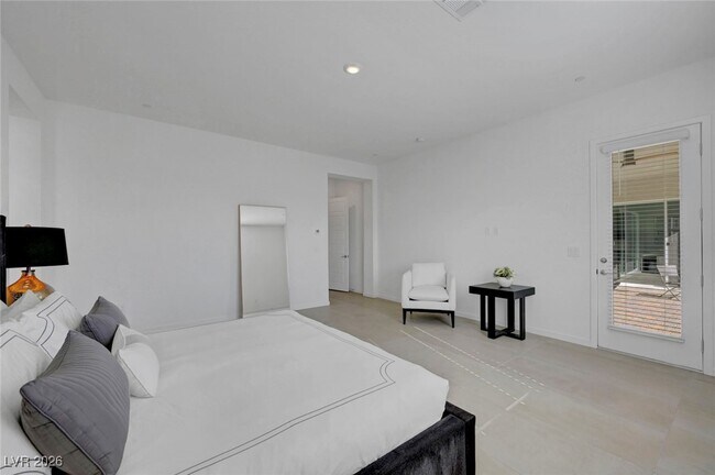 Building Photo - 10851 Mila Lndg Ave