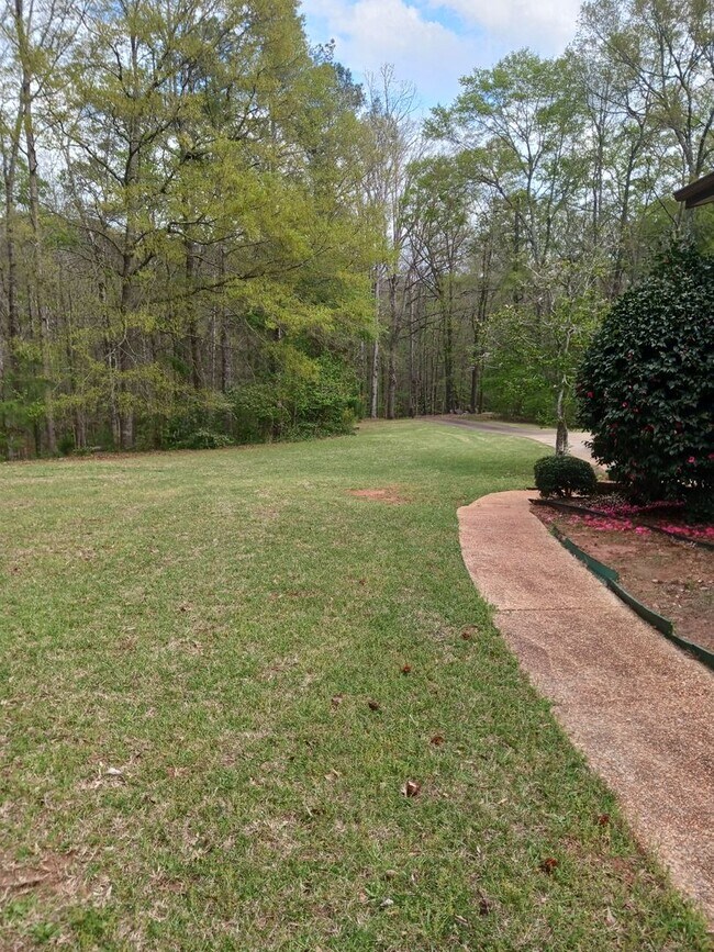 Building Photo - Charming 4BR/2.5BA Retreat on 2 Acres-Available Now!