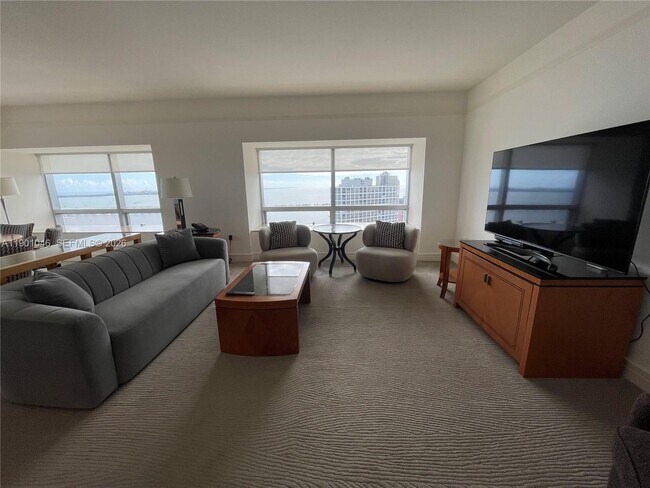 Building Photo - 1435 Brickell Ave