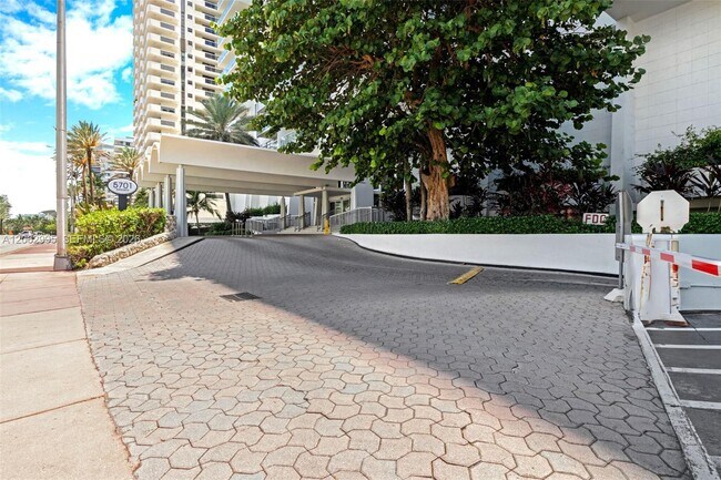 Building Photo - 5701 Collins Ave