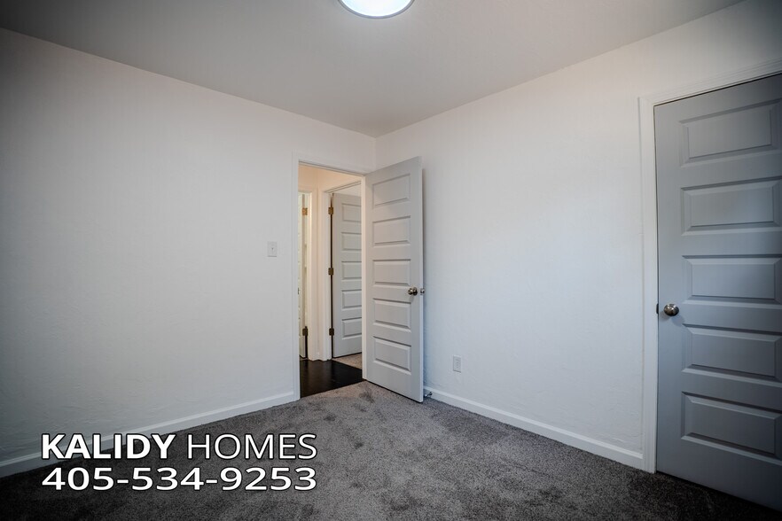 Building Photo - 413 Winding Ln