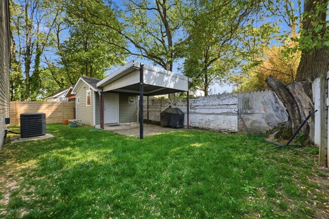 Building Photo - 3803 Allison St