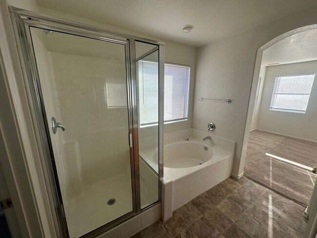 Building Photo - Beautiful 3 Bedroom Home with RV Parking