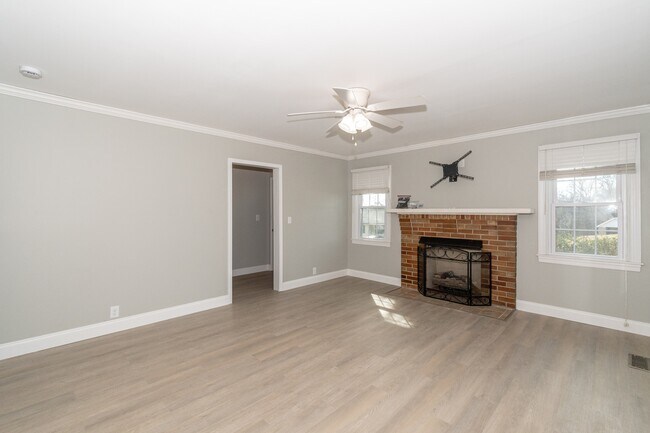 Building Photo - 412 Keeble St